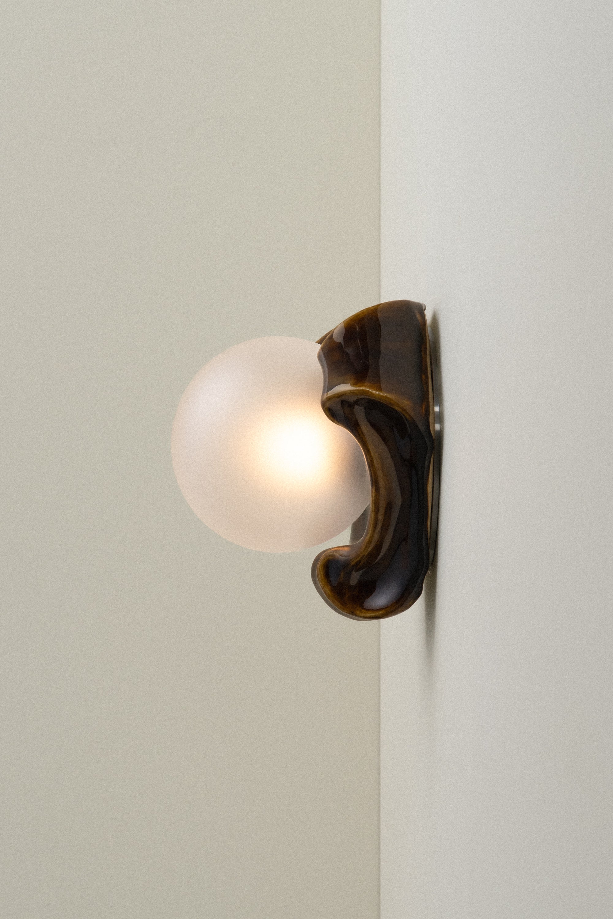 L'eau No. 23 Black Amber