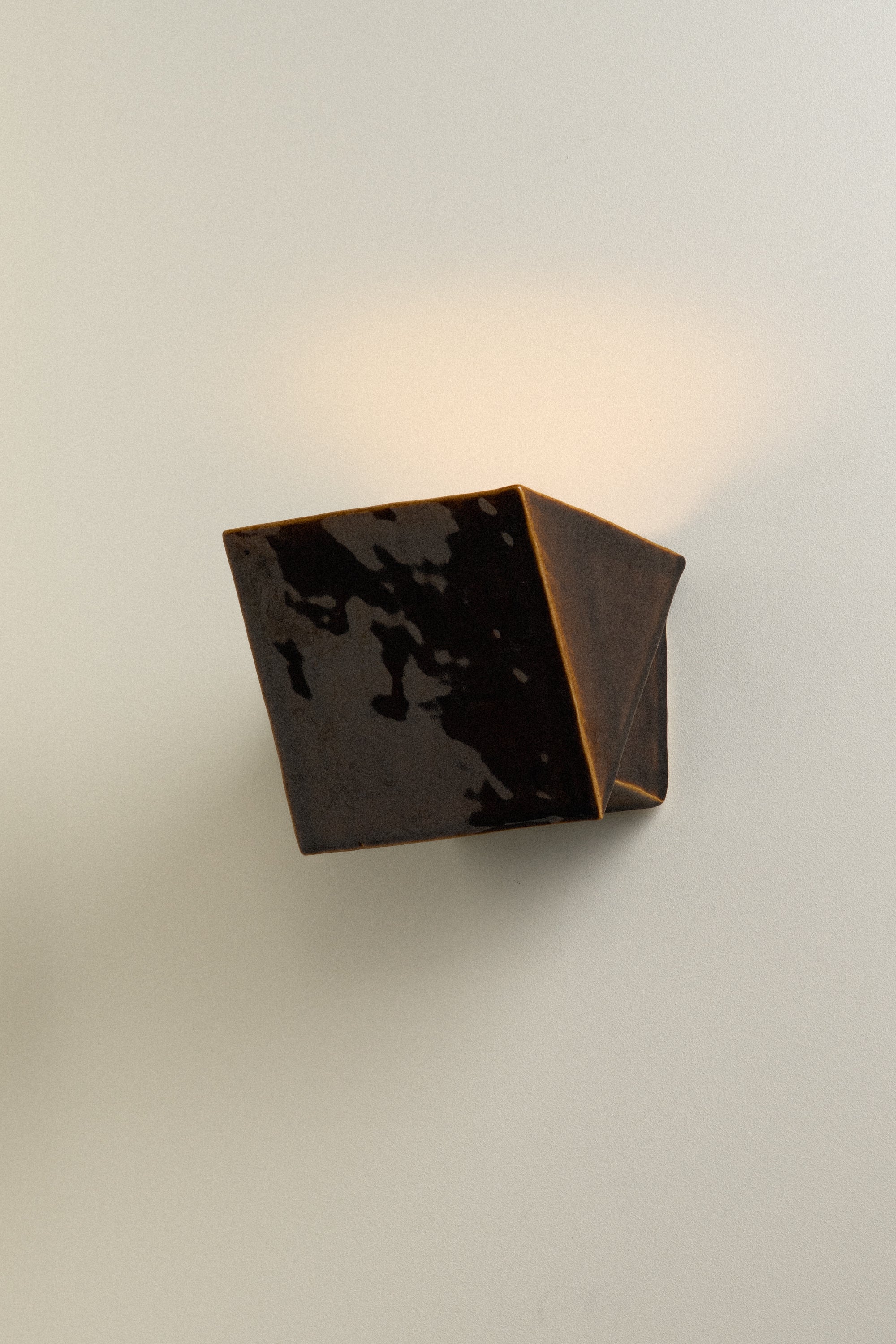 Julien No. 7 Black Amber