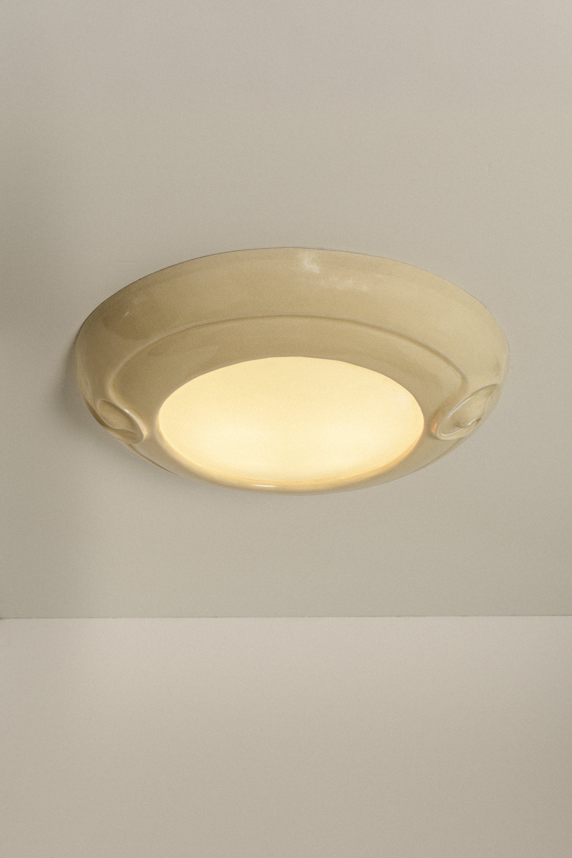 L'eau No. 18 Parchment