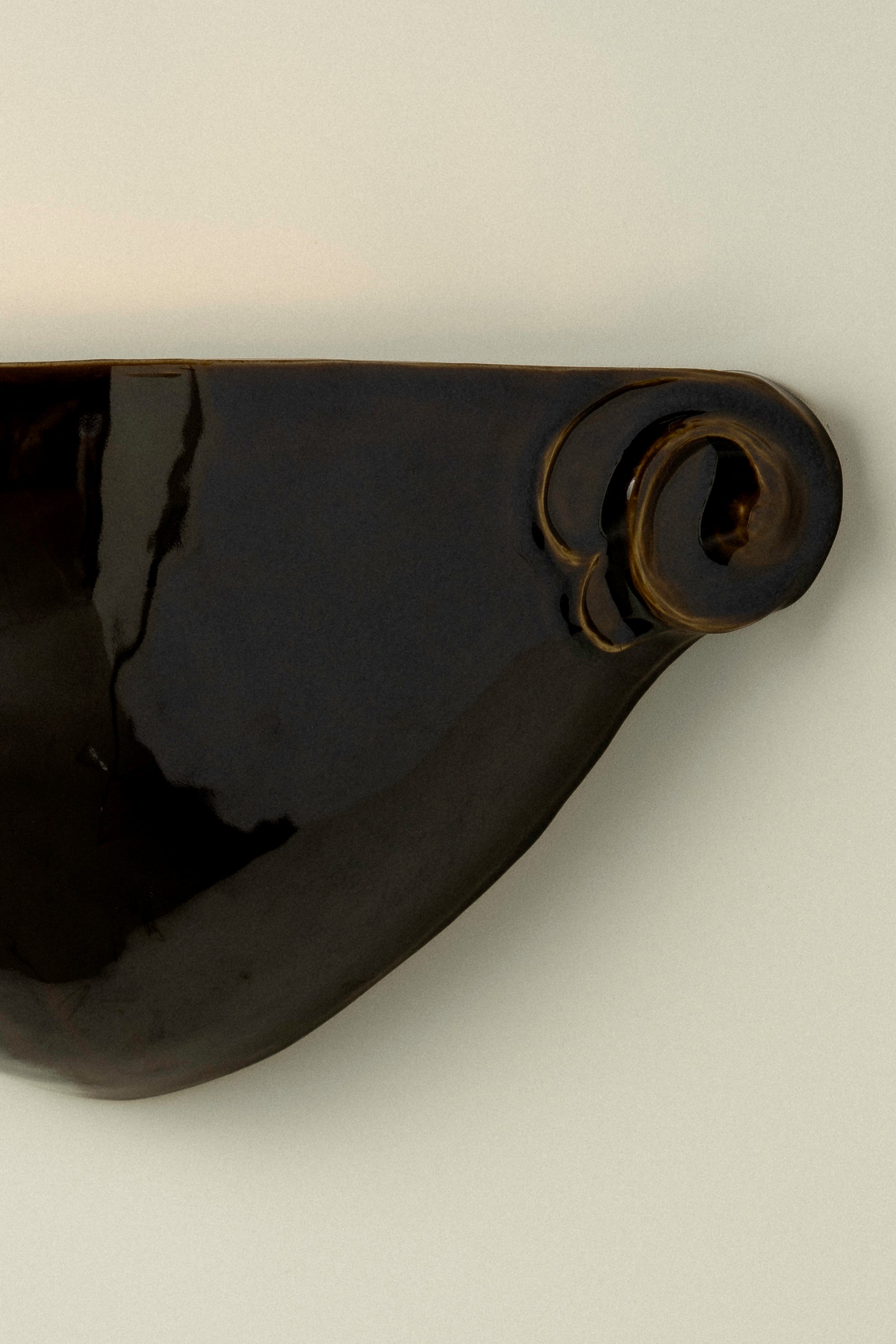 L'eau No. 4 Large Black Amber