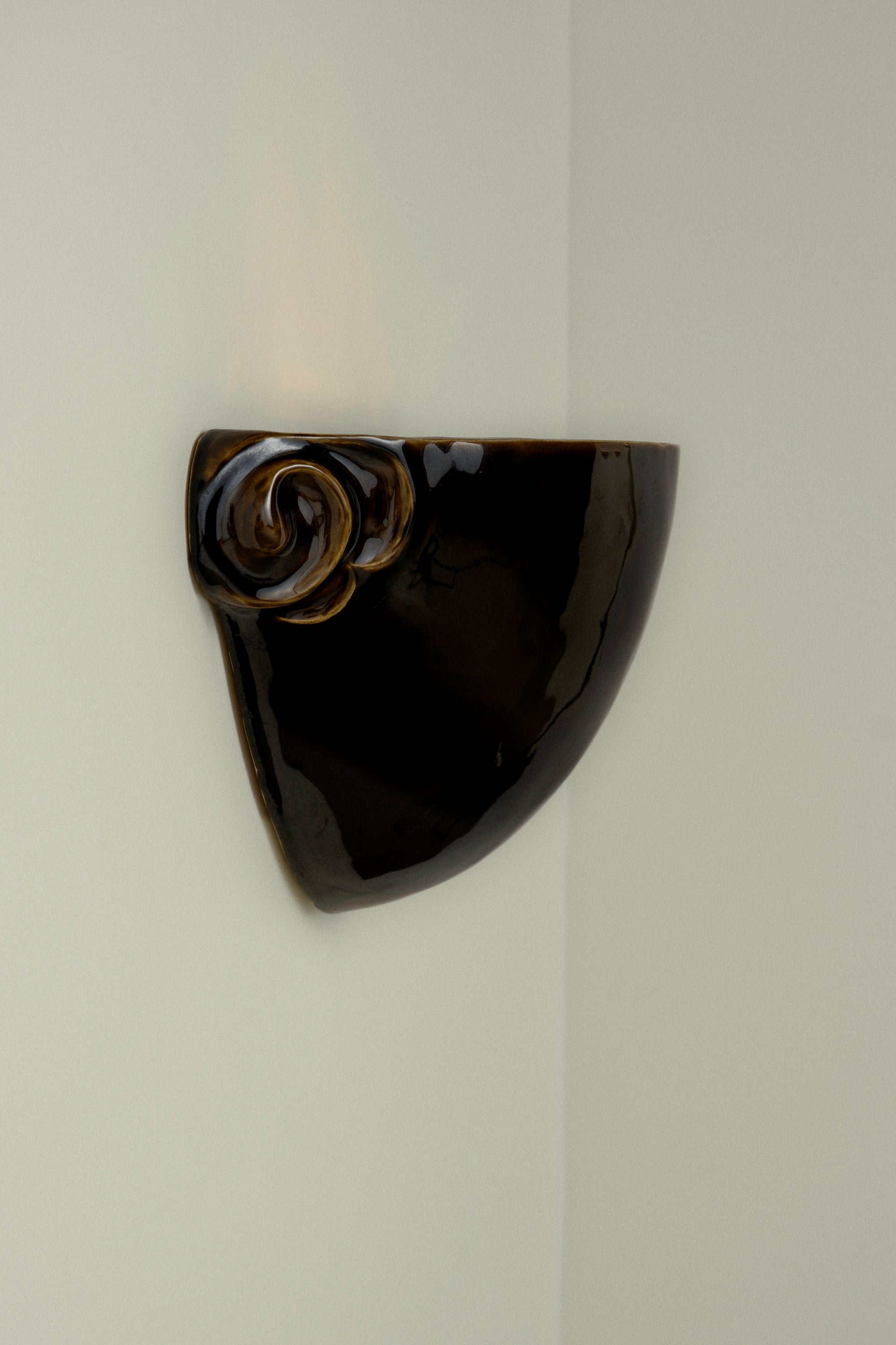 L'eau No. 4 Large Black Amber