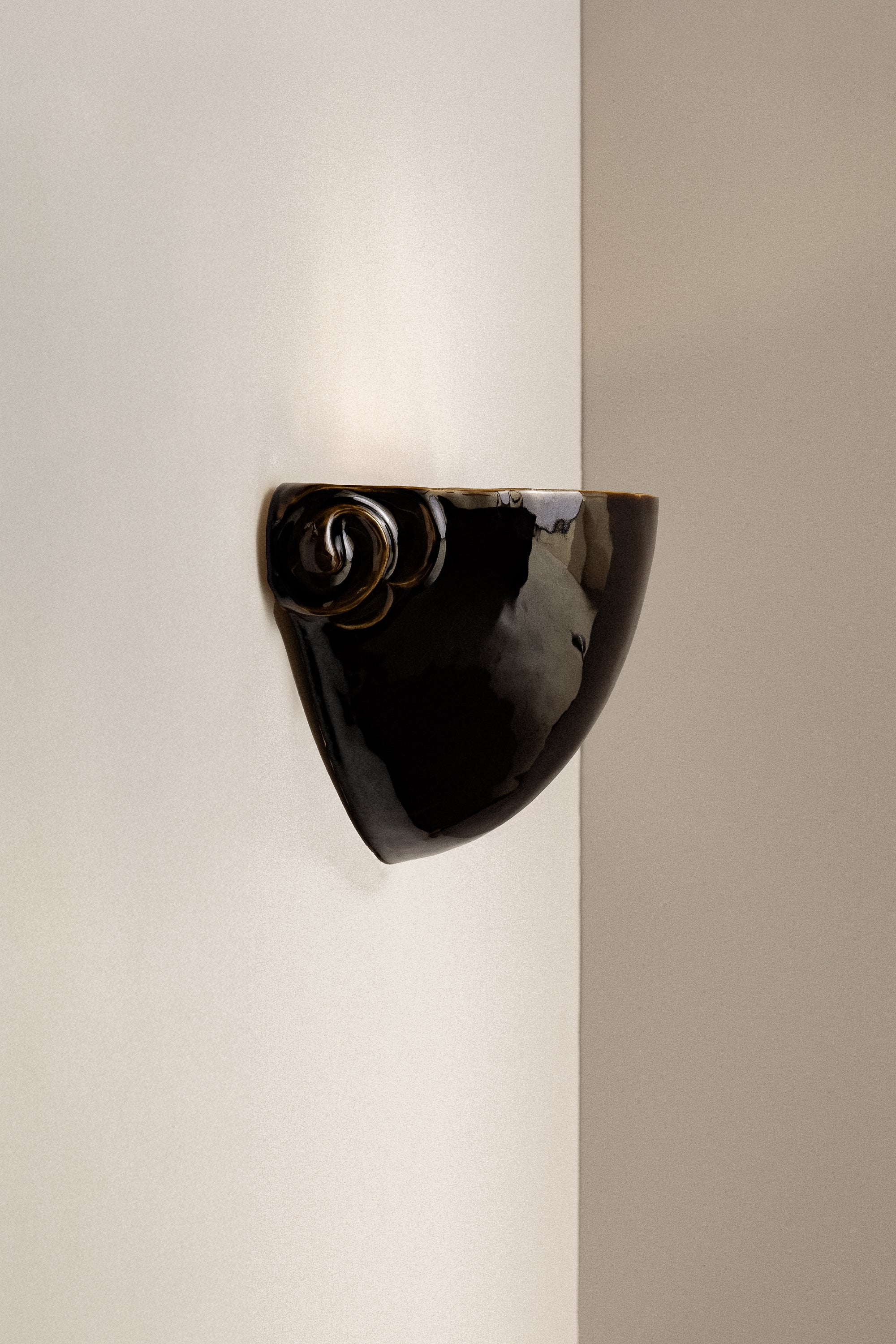 L'eau No. 4 Large Black Amber