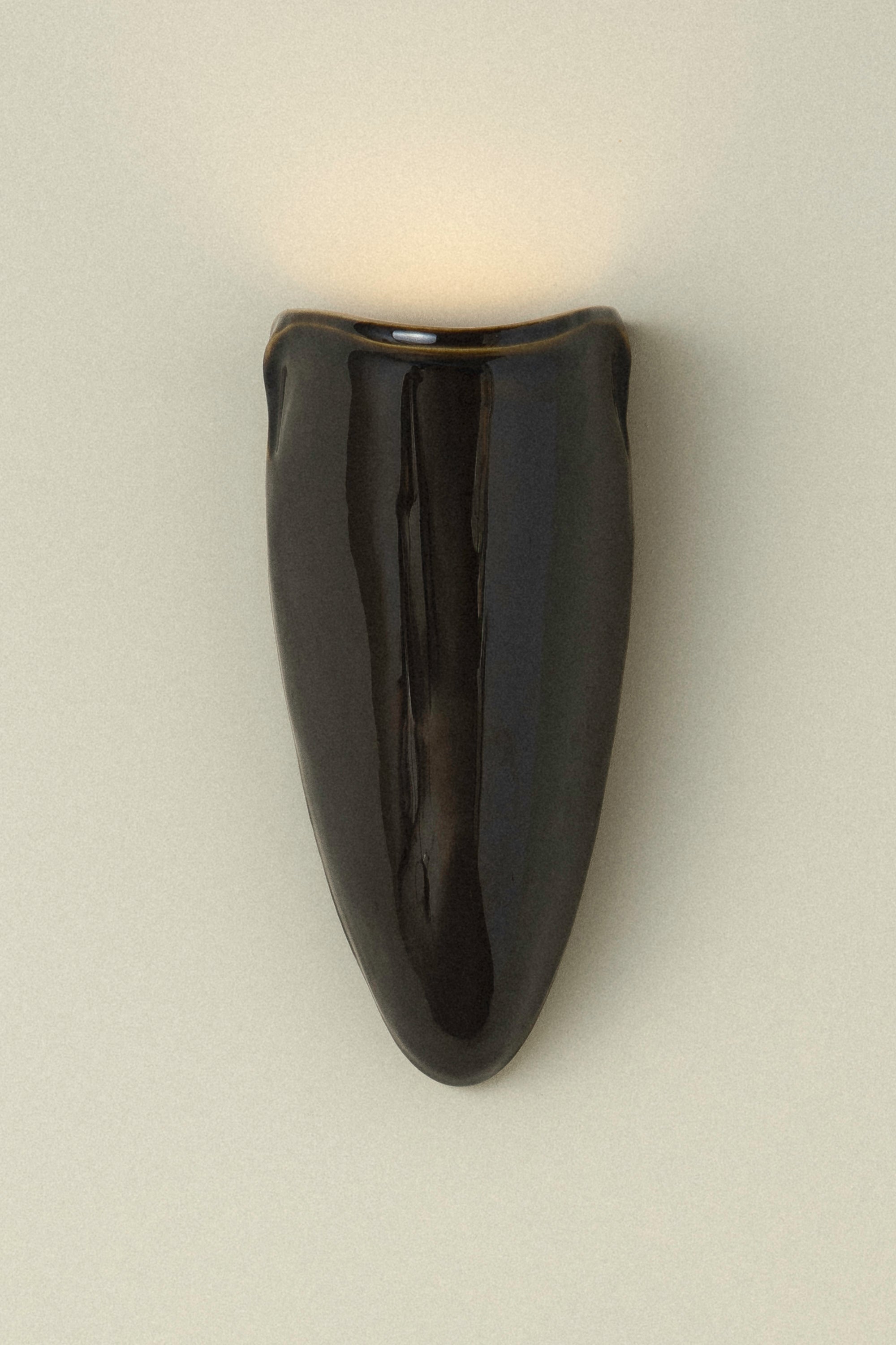 Simone No. 2 Black Amber