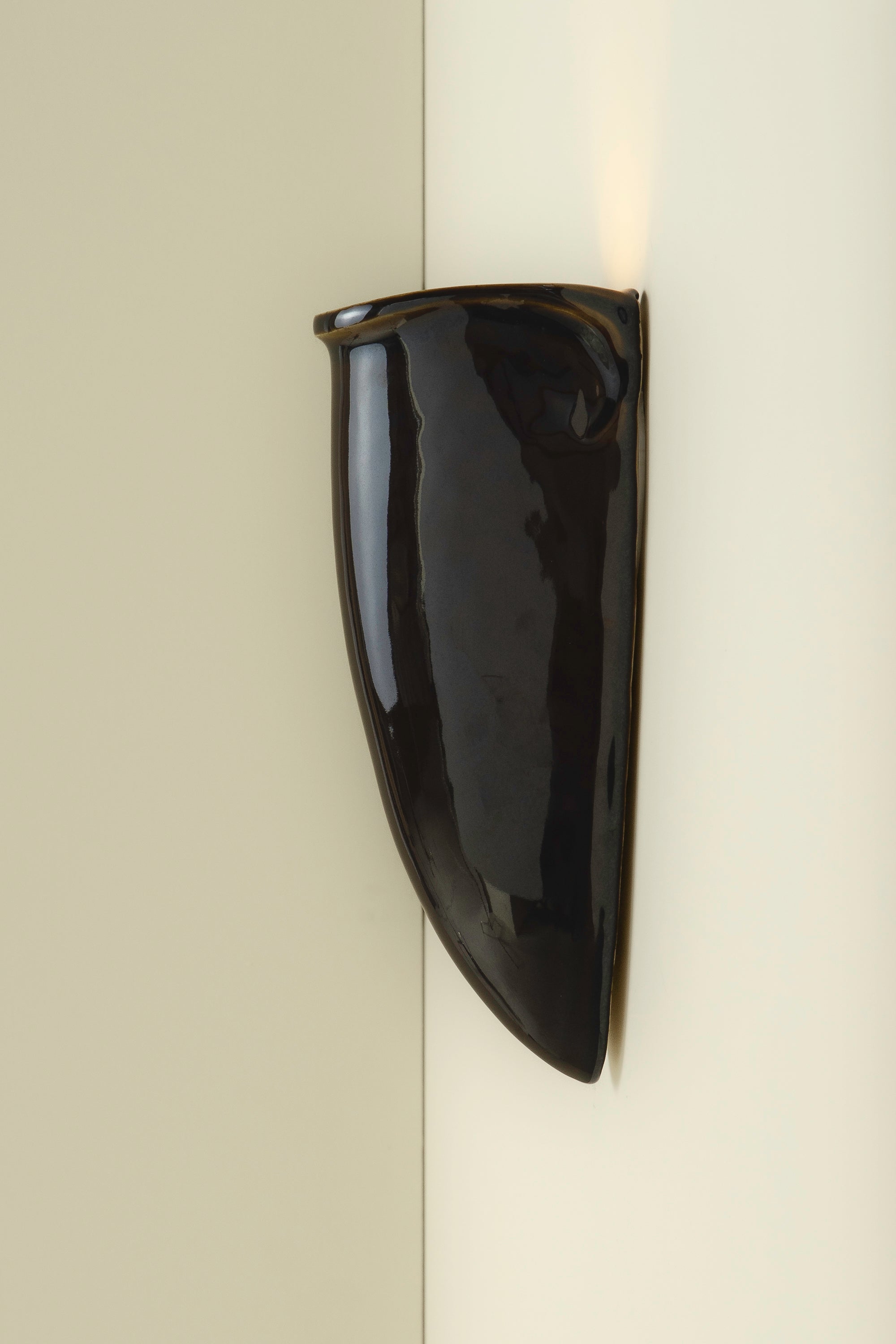 Simone No. 2 Black Amber