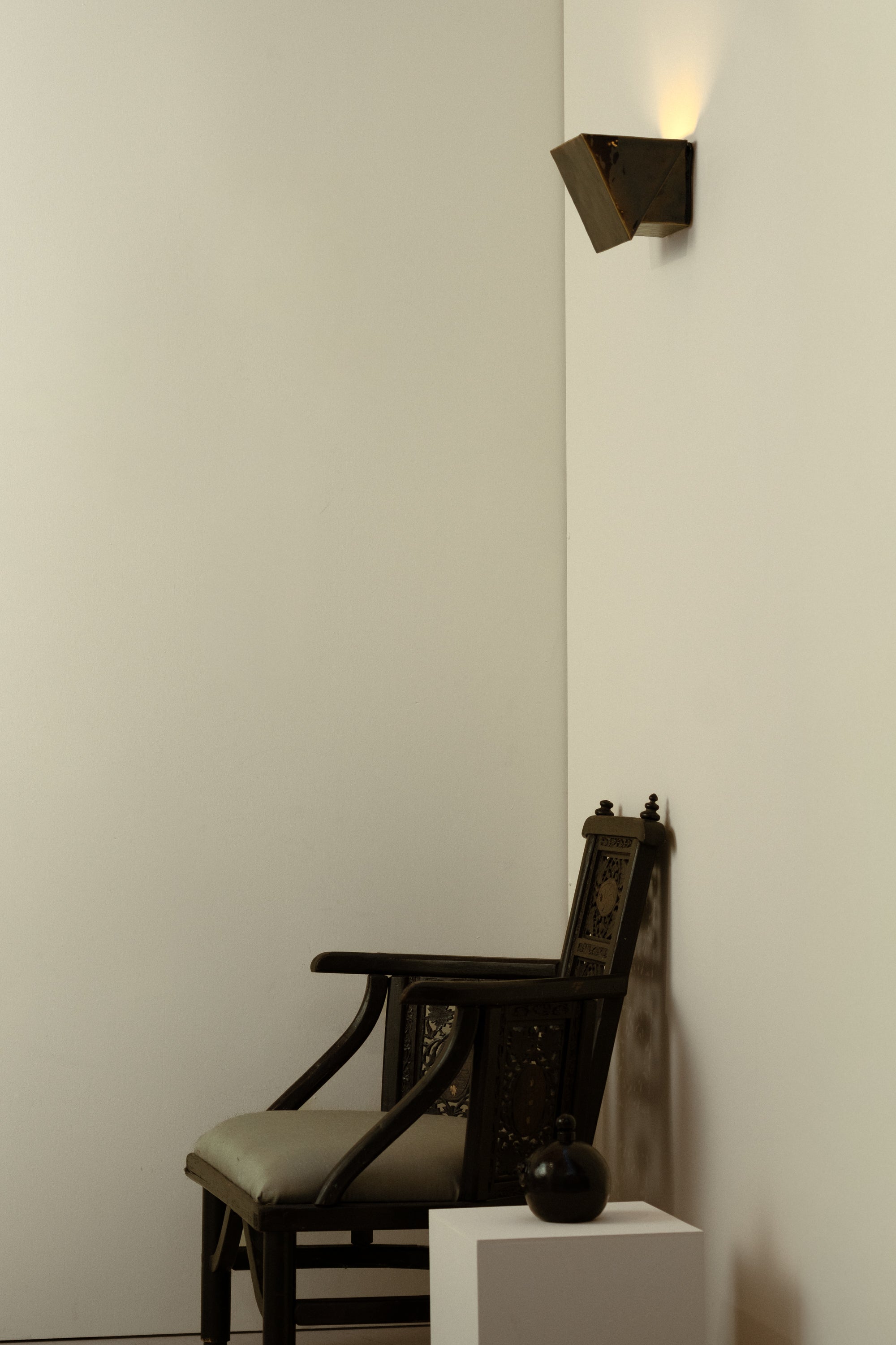 Julien No. 7 Black Amber