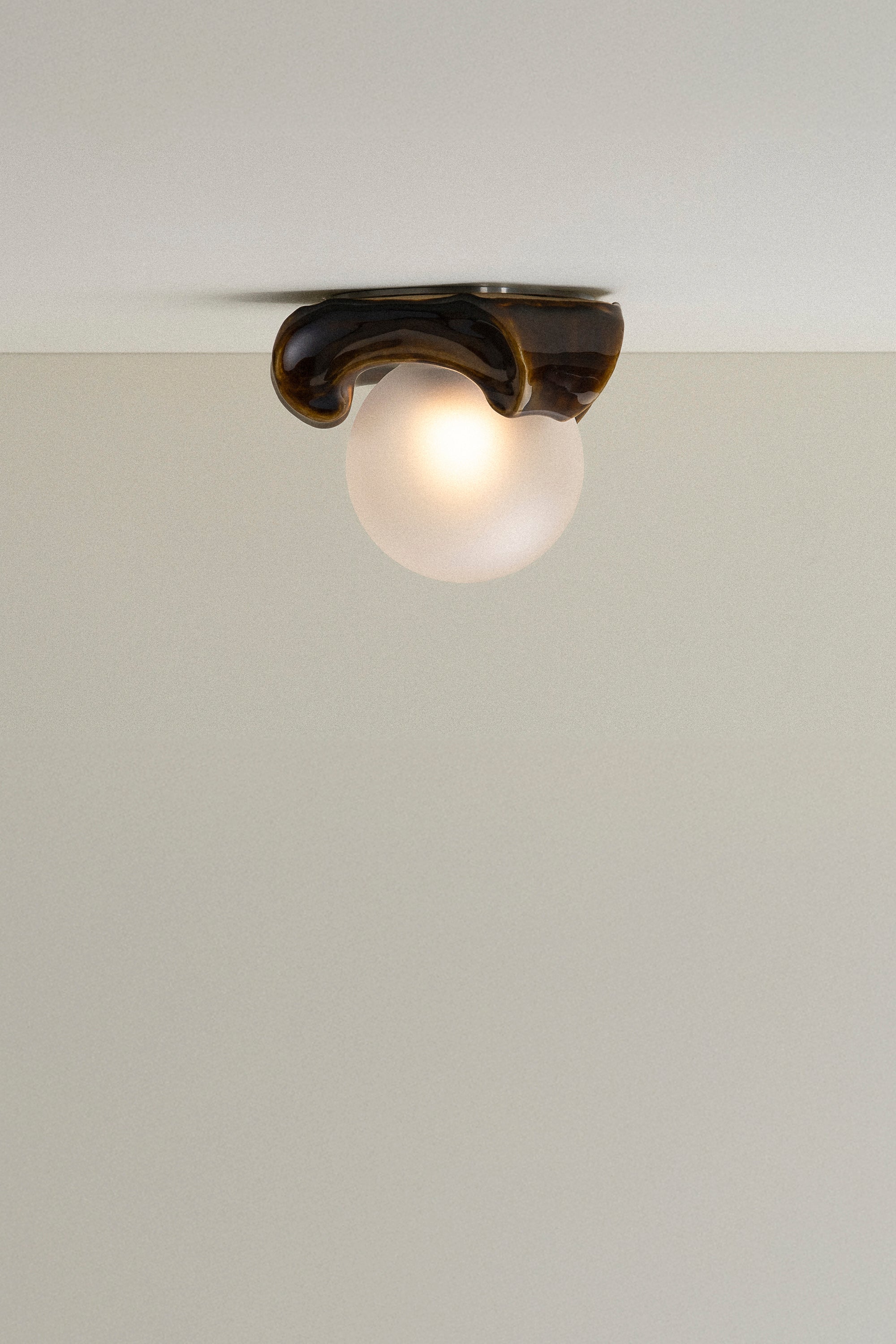 L'eau No. 24 Black Amber