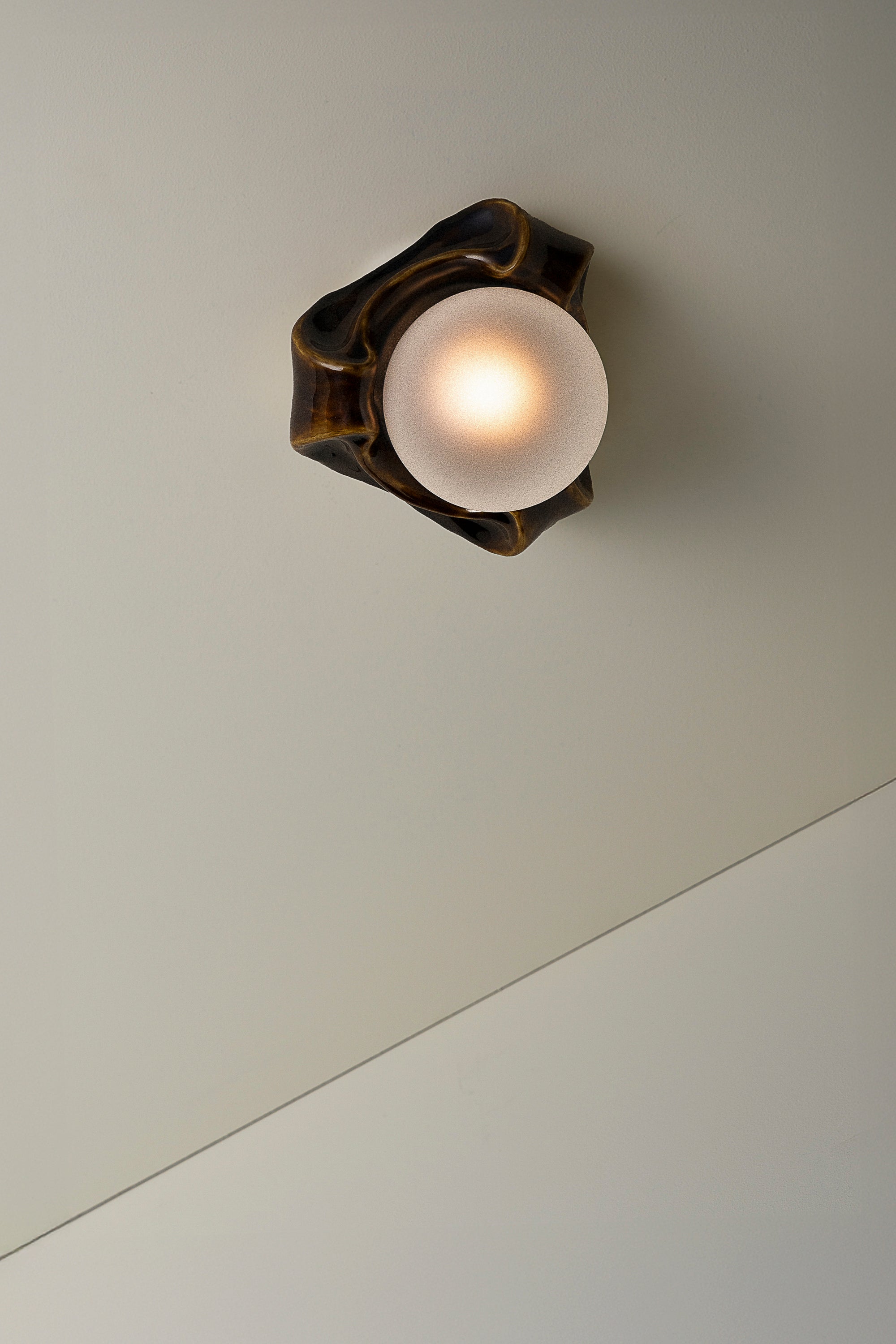 L'eau No. 24 Black Amber