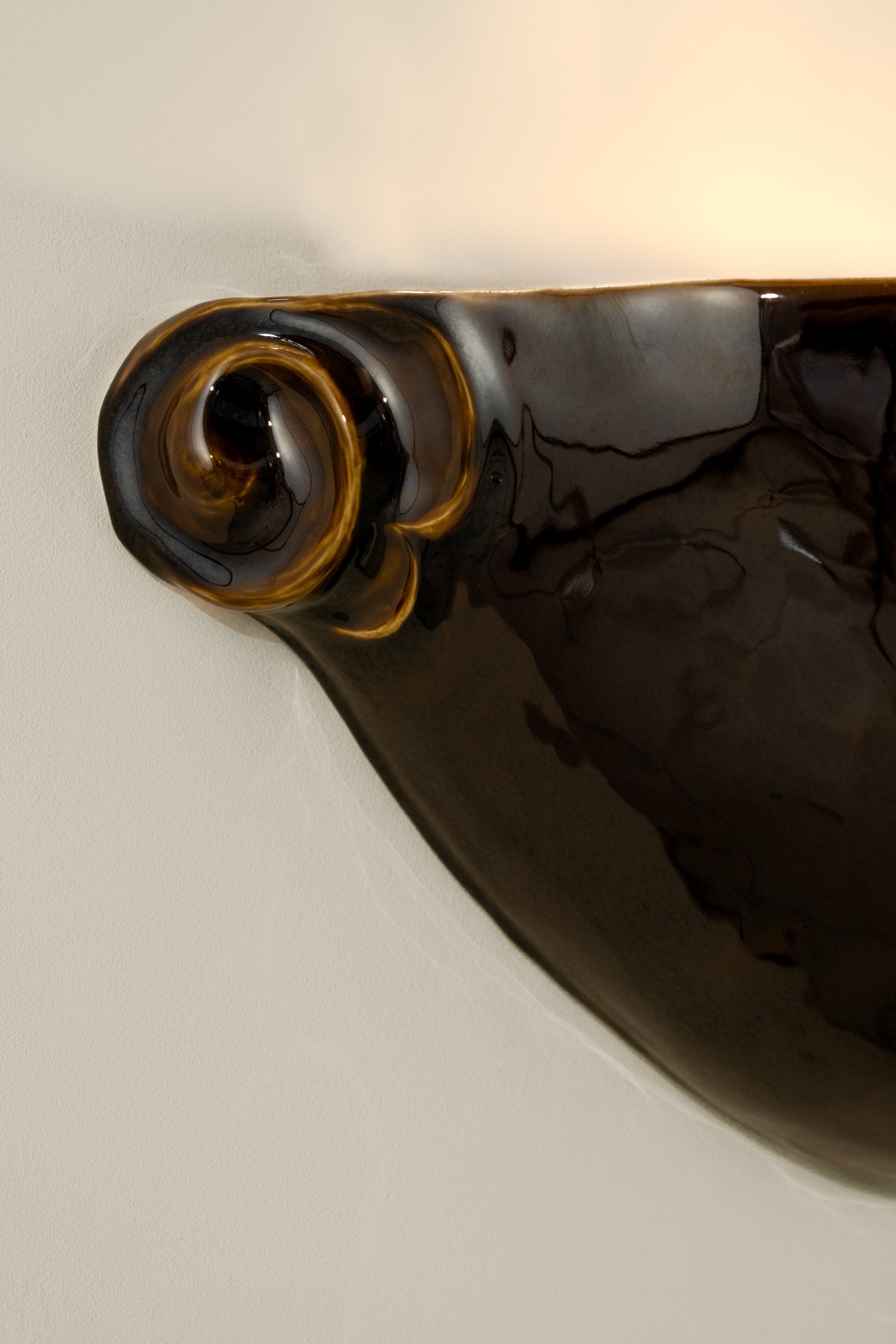 L'eau No. 4 Large Black Amber